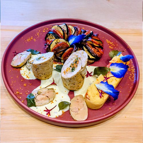 Ballotine de volaille farce de petit légumes tian et crémeux de polenta au parmesan sauce foie gras